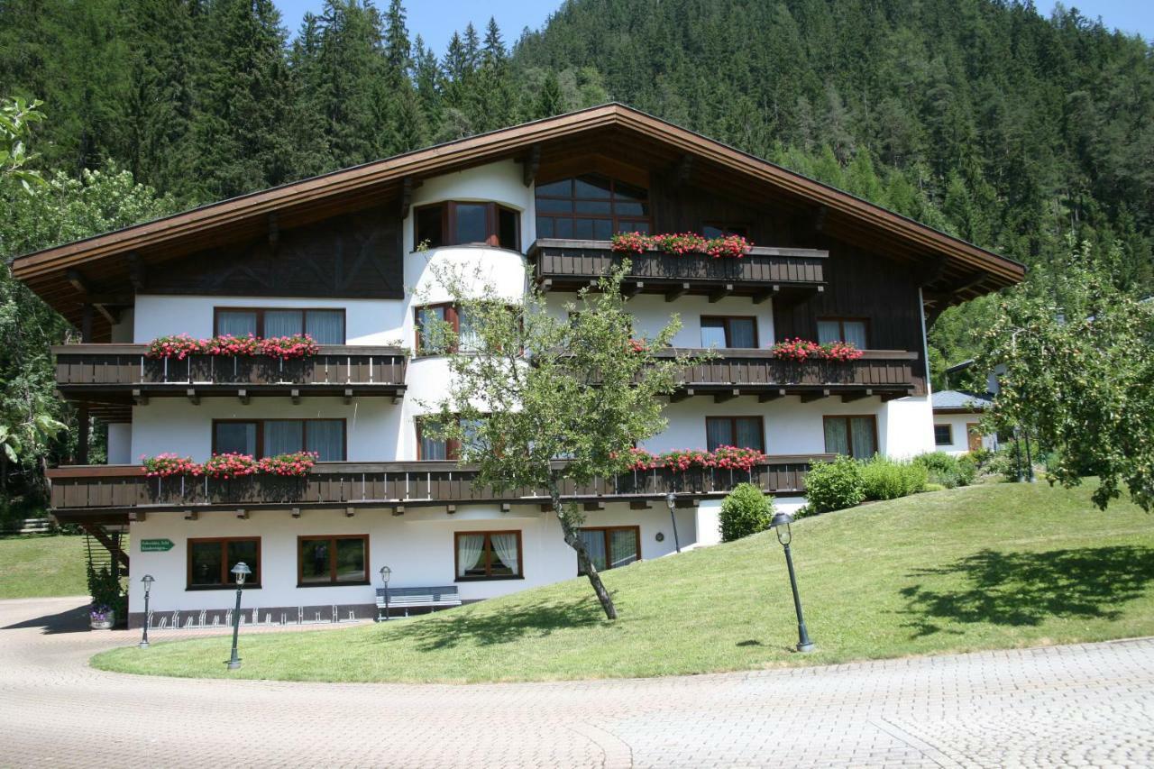 Haus Montana Apartman Elbigenalp Kültér fotó