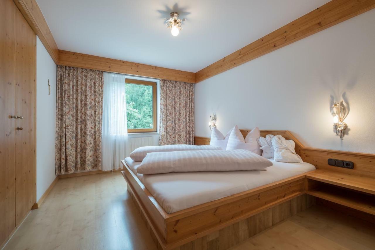 Haus Montana Apartman Elbigenalp Kültér fotó