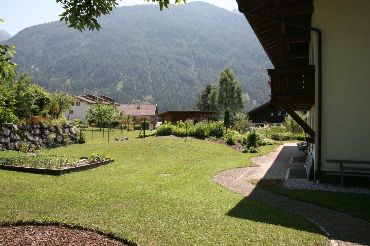 Haus Montana Apartman Elbigenalp Kültér fotó