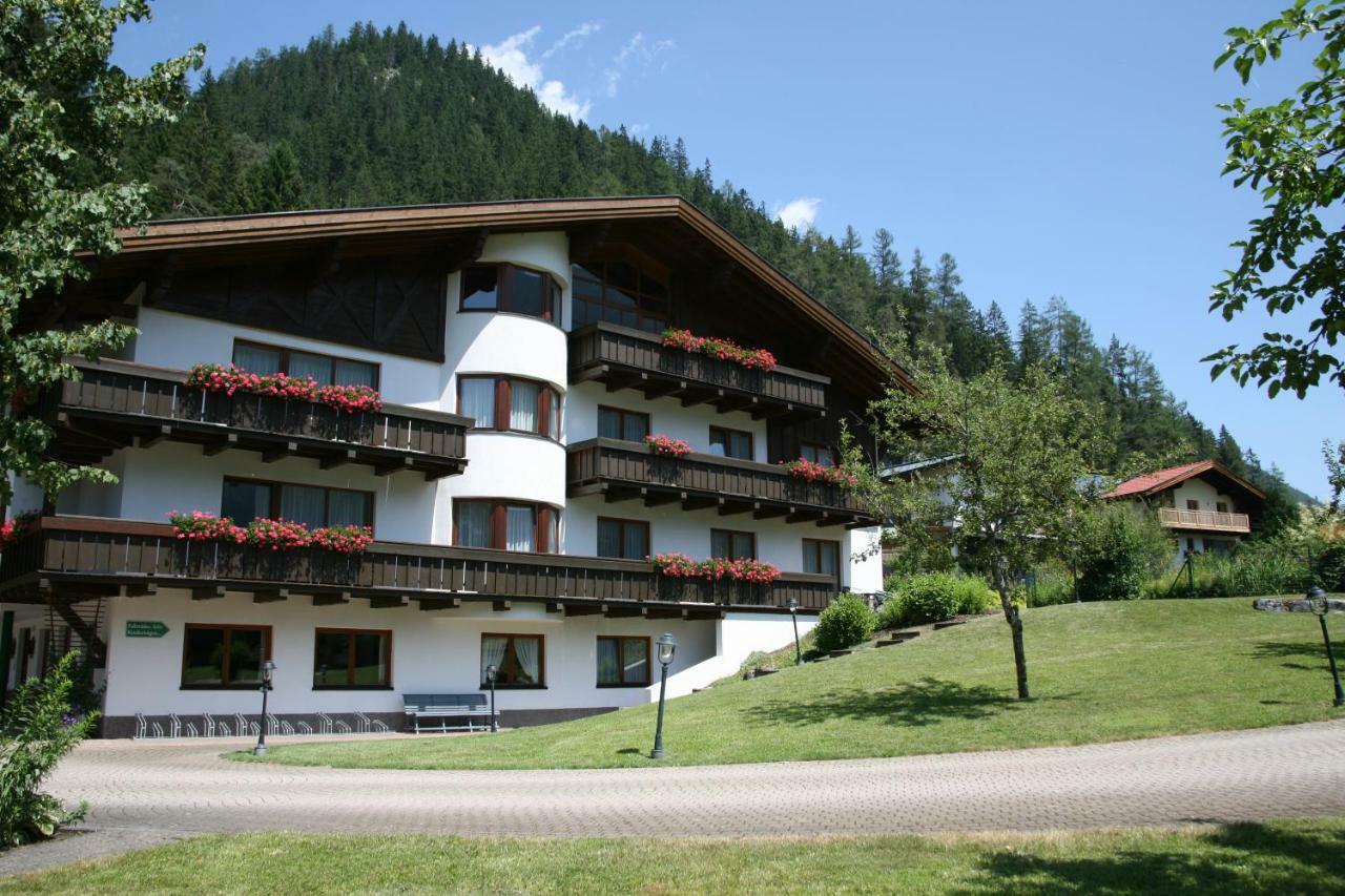 Haus Montana Apartman Elbigenalp Kültér fotó