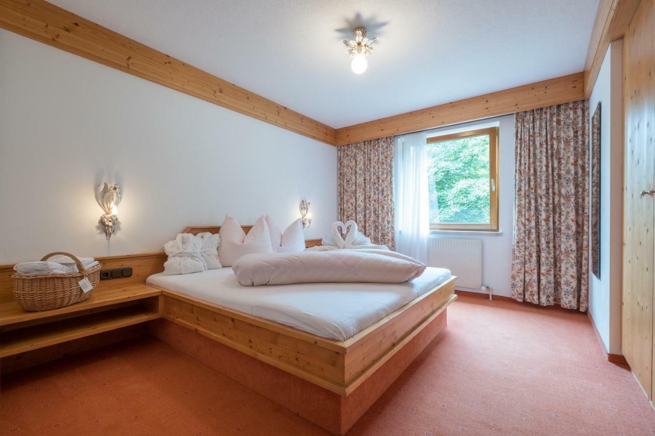 Haus Montana Apartman Elbigenalp Kültér fotó