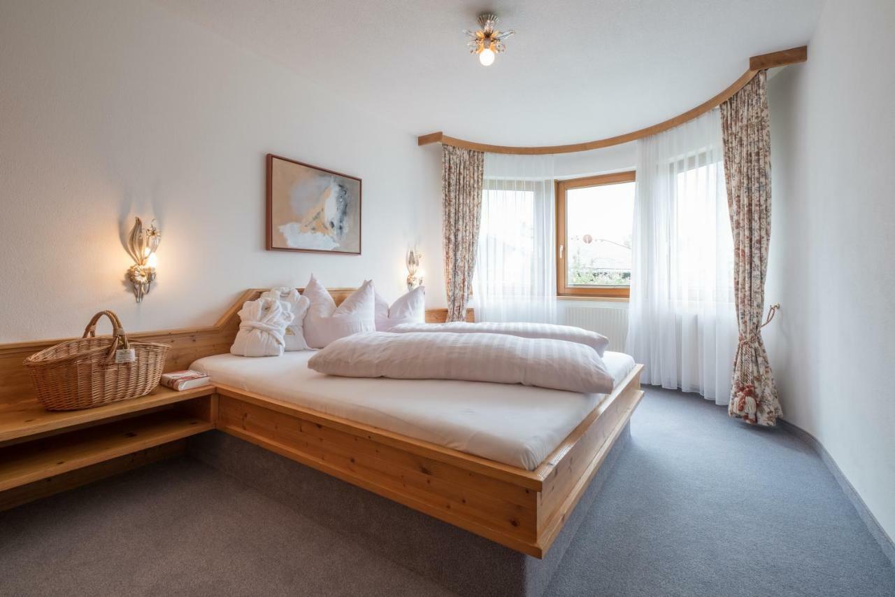 Haus Montana Apartman Elbigenalp Kültér fotó