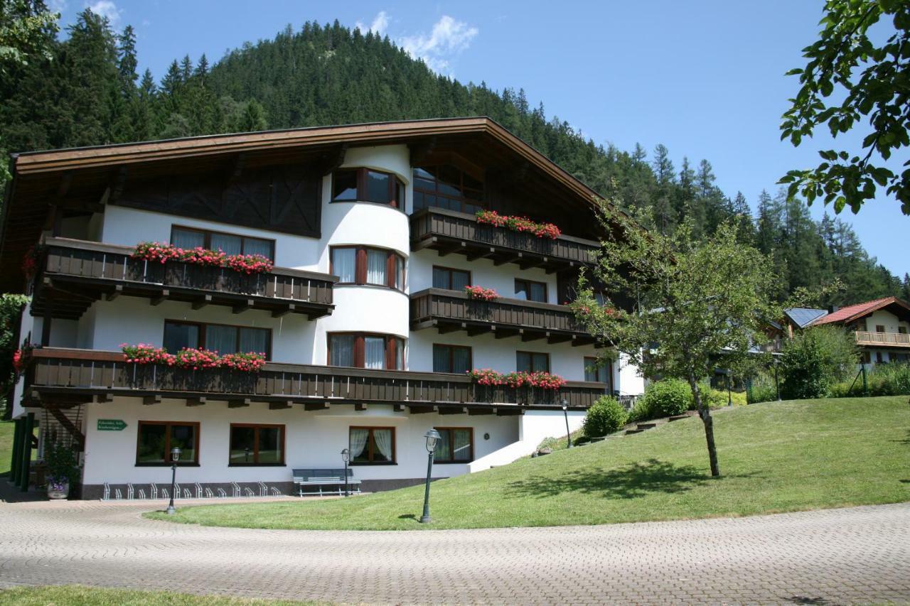 Haus Montana Apartman Elbigenalp Kültér fotó